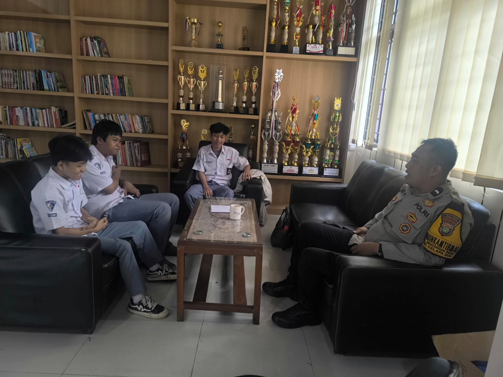 CETAR Cegah Tawuran, Polsek Kelapa Dua Edukasi Pelajar Bijak Bermedia Sosial