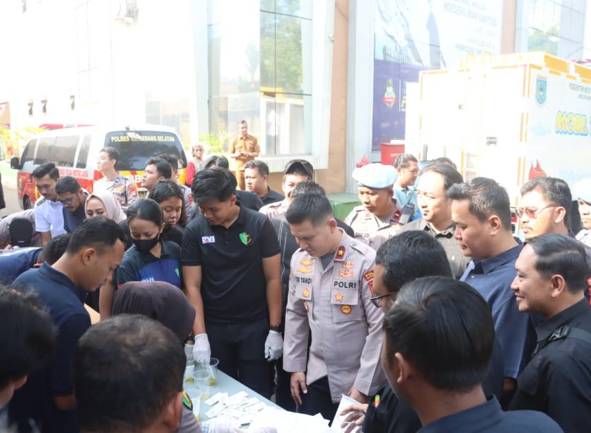 Perkuat Pengawasan Internal,Polres Tangsel Gelar Tes Urine Mendadak, Seluruh Personel Negatif