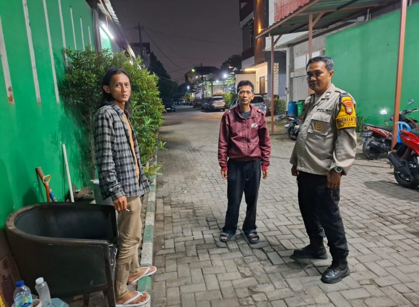 Jaga Jakarta+ On The Spot, Bhabinkamtibmas Bojong Nangka Ajak Warga Jaga Keamanan Lingkungan