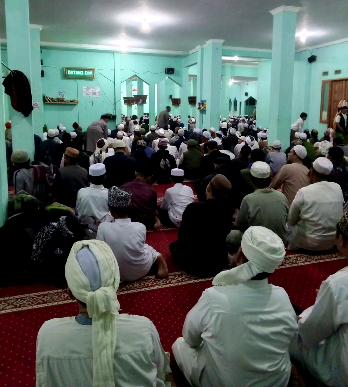TABLIGH AKBAR “LETTER F” MASJID MAKARIMUL AKHLAK SUKABUMI DIPADATI RIBUAN JAMAAH, MAULANA ALI MAHFUJI AJAK KEPEDULIAN SESAMA UMAT