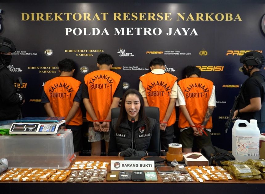 Polda Metro Jaya Gagalkan Sindikat Pengedar Tembakau Sintetis Seberat 995 Gram Disebuah Pemukiman Padat yang Diedarkan Melalui Medsos