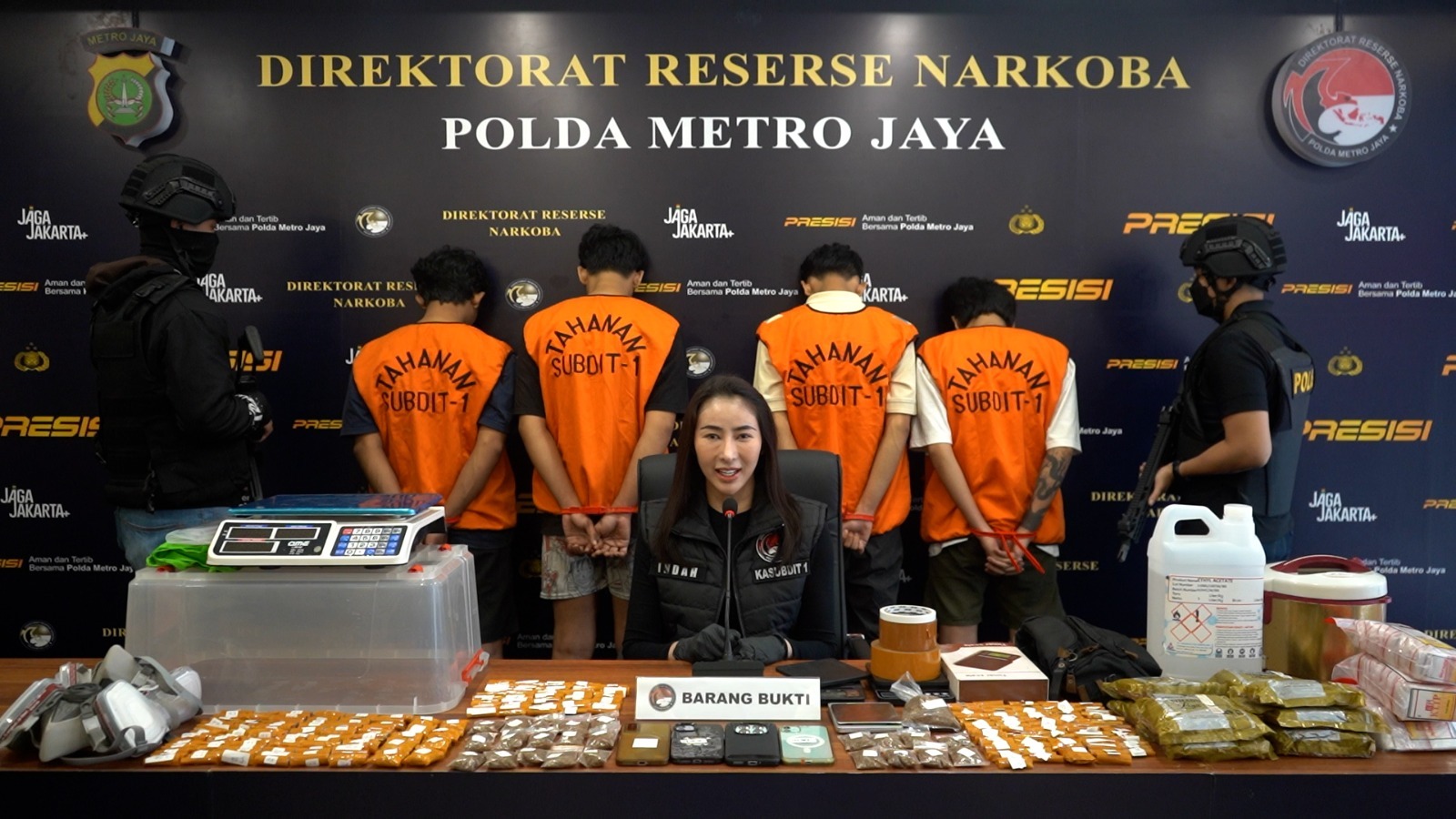 Polda Metro Jaya Gagalkan Sindikat Pengedar Tembakau Sintetis Seberat 995 Gram Disebuah Pemukiman Padat yang Diedarkan Melalui Medsos
