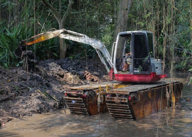 Pemkot Tangsel Perkuat Pengendalian Banjir Lewat Pengerukan Sungai Ciputat